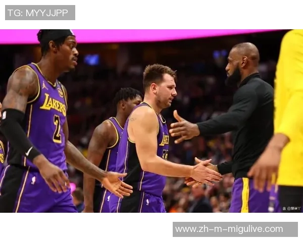 浓眉带领湖人挑战掘金全力争胜展现超级球星风采